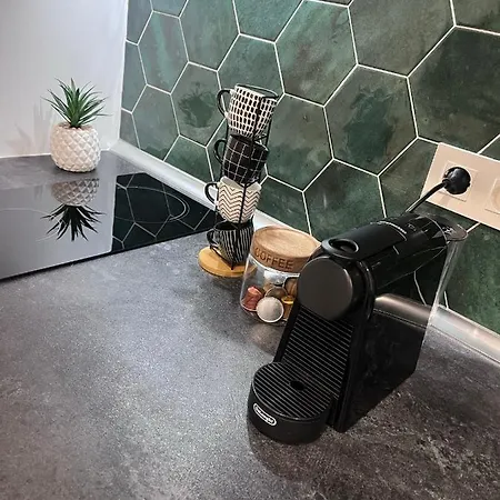 Estudio Bajo Con Piscina Daire